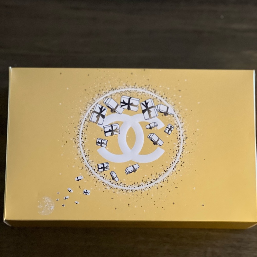 Chanel On The Go Makeup Set - Picture 5 of 5